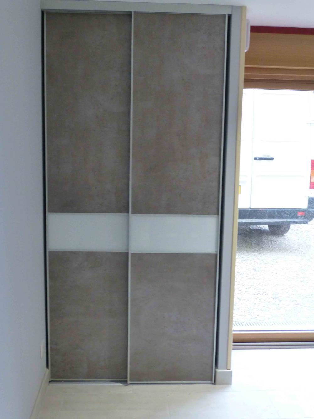 41.Placard coulissant 2 vantaux profil alu