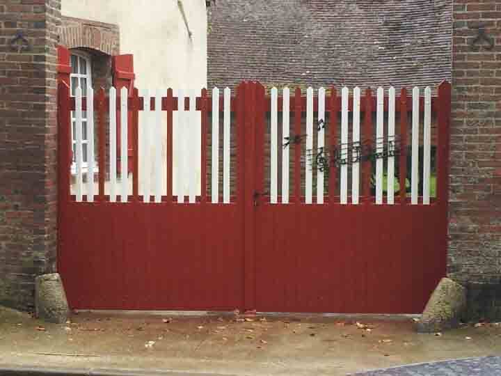 73.portail en bois à Rigny le Ferron