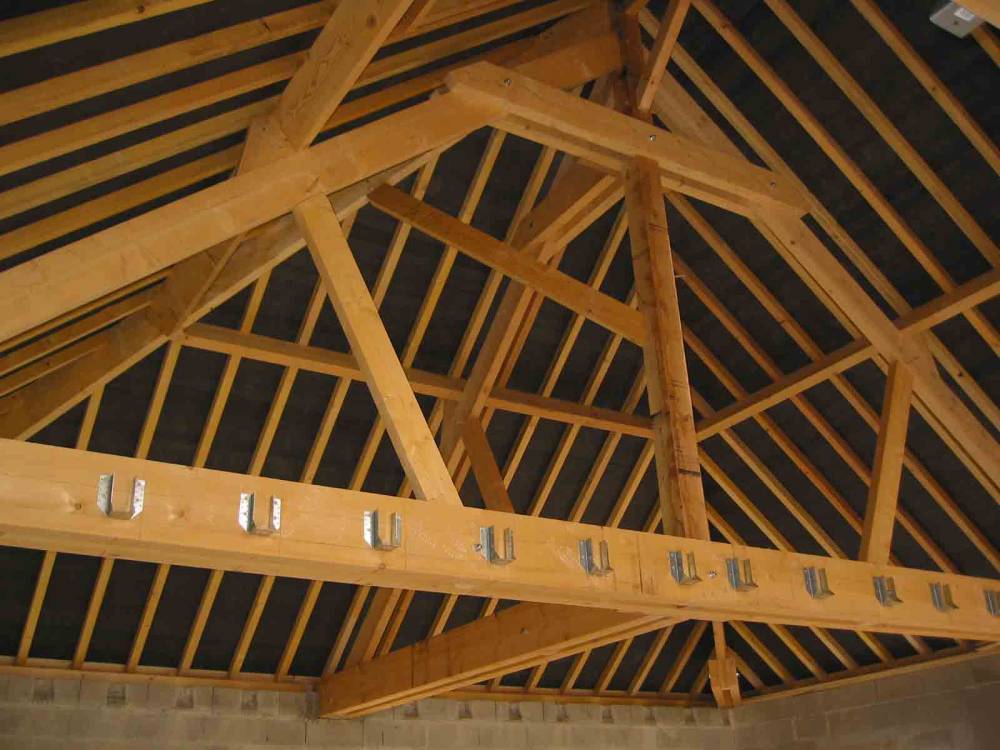 CHARPENTE AVEC SOUS TOITURE à Auxon